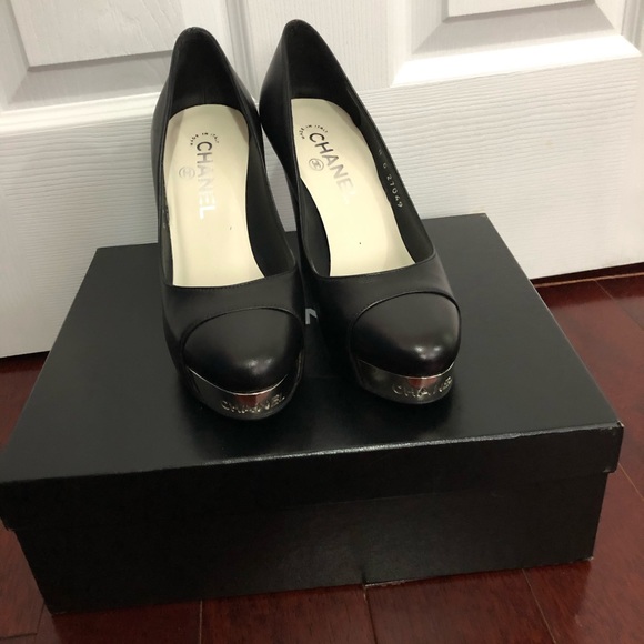 Chanel heels - Picture 1 of 6
